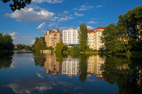 Property building, Neighbourhood, Lake view