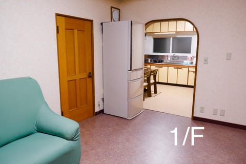 Furano House, JR Station, 1F Apartment, 2 Bedrooms, Max 6PP - 6 Adults 2 Kid, Onsite Parking House in Furano