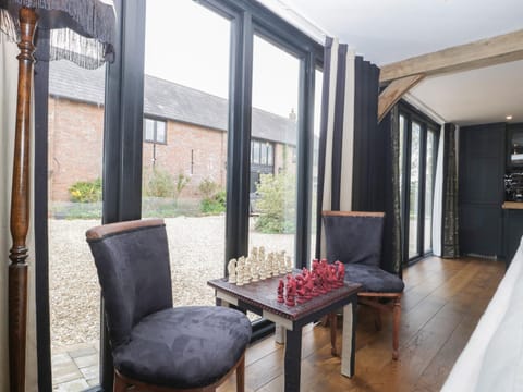 The Courtyard - Hilltop Barn House in Purbeck District