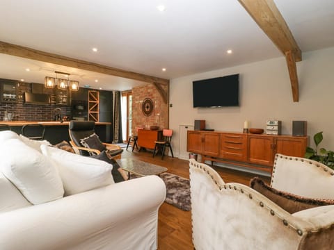 The Courtyard - Hilltop Barn House in Purbeck District