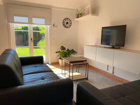 Communal lounge/ TV room, TV and multimedia