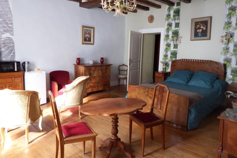 Library, Seating area, Breakfast