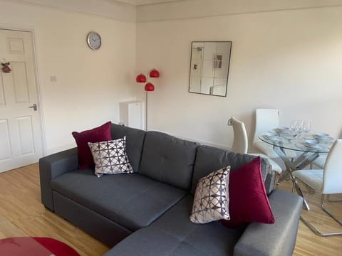 OPP Exeter RRF&T - Cosy 1 bed with parking BIG SAVINGS booking 7 nights or more! Condo in Exeter