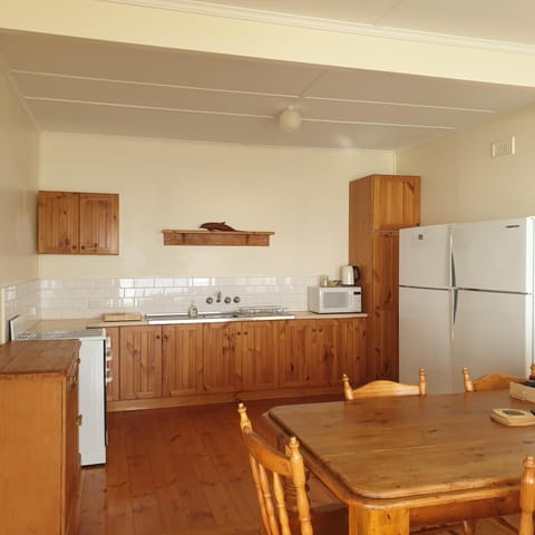 Coffee/tea facilities, Kitchen or kitchenette, Living room, Dining area