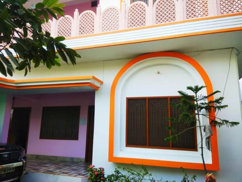 Asha Nikeatan Vacation rental in Varanasi