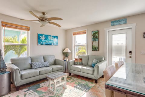South Hutchinson Island Cottage with Beach Access! Haus in Hutchinson Island