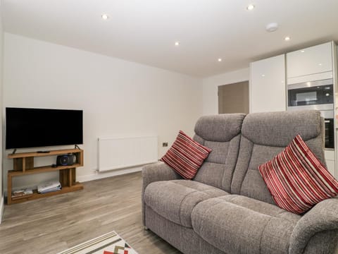 Flat 2, 38 Preston Road Apartment in Weymouth