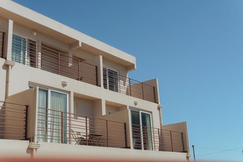 Property building, Facade/entrance, Balcony/Terrace, Sea view