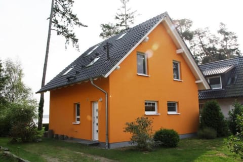 12 - familienfreundliches Ferienhaus mit grossem Garten und Seeblick Maison in Röbel
