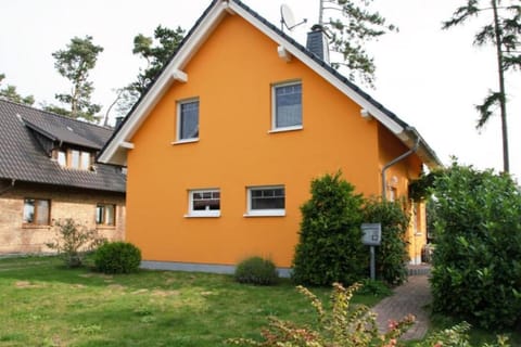 12 - familienfreundliches Ferienhaus mit grossem Garten und Seeblick Haus in Röbel