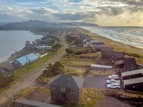 Two Views Vacation Home House in Pacific City