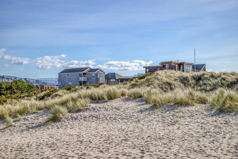 Two Views Vacation Home House in Pacific City