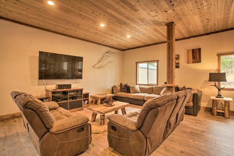 Rural Kettle Falls Bunkhouse with Airstrip and Trails! Maison in Franklin D Roosevelt Lake