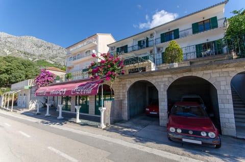 Property building, Facade/entrance