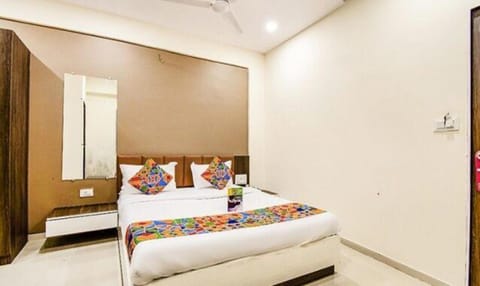 FabExpress Pratiksha Hotel in Ahmedabad
