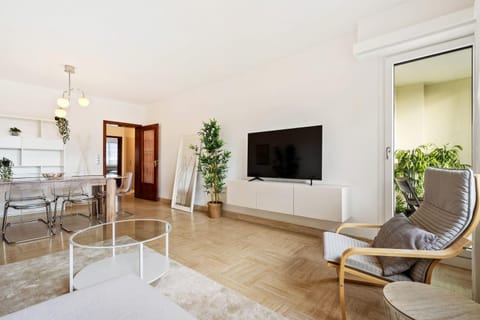 Stylish 2BR Apt in Limpertsberg, Near City Center Apartment in Luxembourg