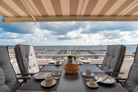 View (from property/room), Balcony/Terrace, Seating area, Sea view