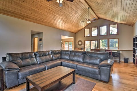Tranquil 6-Acre Escape with Hot Tub and Mtn Views! Casa in Swannanoa