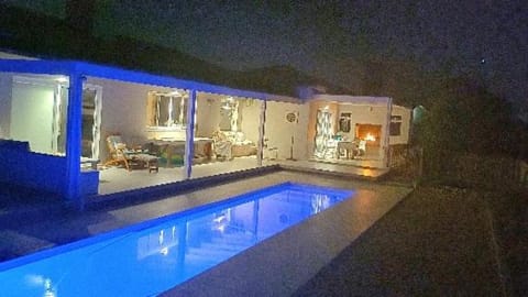 HIDDEN GEM A unique Golf Estate and Game Reserve north facing 6 sleeper 3 en suite bedrooms with 12m Solar Warmed Lap Pool House in Western Cape