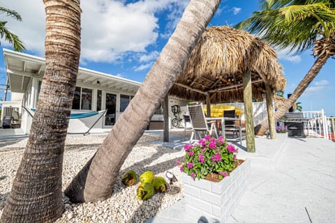 Newly Renovated 3br2ba Duplex with private Dock Haus in Key Colony Beach
