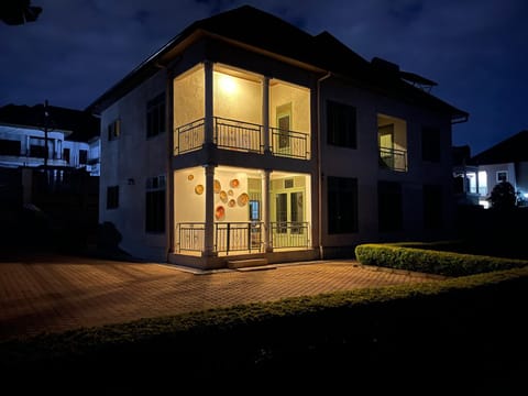 Welkom To Myplace beautiful Elegant 7 Bedrooms Casa in Tanzania