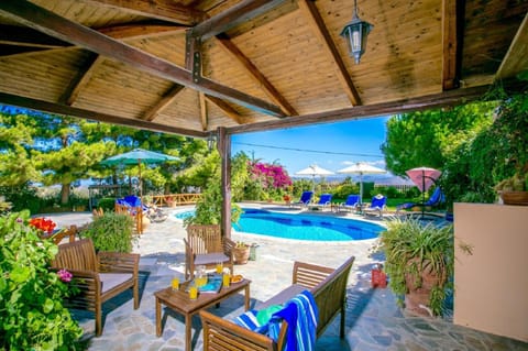 Patio, Spring, Day, Natural landscape, Garden, Garden view, Pool view, Swimming pool, sunbed