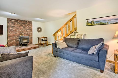 Pet-Friendly Gilford Home 3 Mi to Gunstock and Lake Maison in Gilford