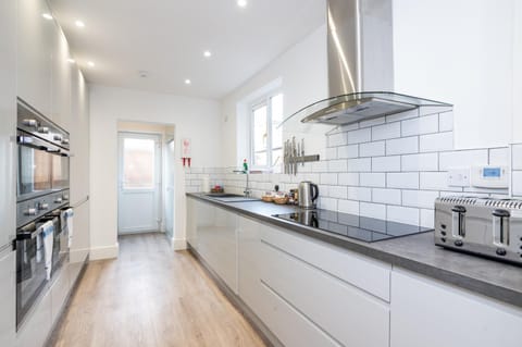 Kitchen or kitchenette, dishwasher, pet friendly, stove, toaster