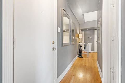 Stylish 2BR Pad with Up-to-date Comforts - Halsted rep Apartment in Chicago
