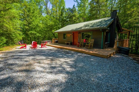 New Listing! Two Cabins with Hot Tubs, Playground, Sleeps 22 Casa in Union County