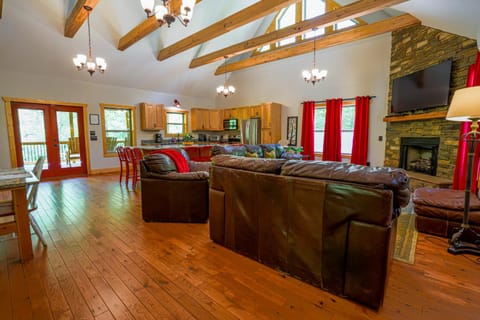 New Listing! Two Cabins with Hot Tubs, Playground, Sleeps 22 Maison in Union County