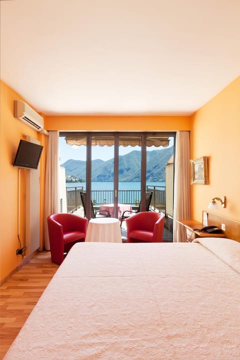 Bed, TV and multimedia