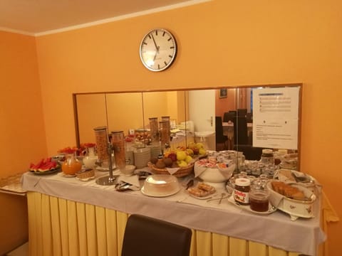 Food, Breakfast, Continental breakfast, Buffet breakfast