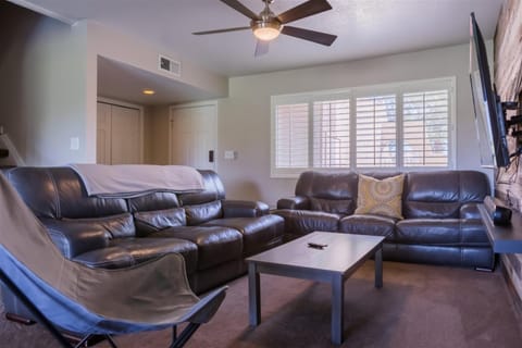 Gated Dobson Ranch townhouse, balcony, golf views Haus in Dobson Ranch