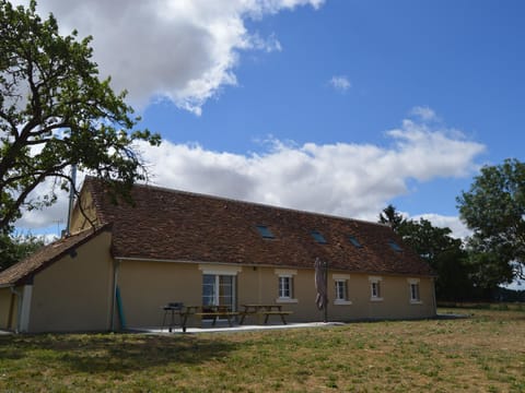 Grande Maison de Campagne avec Jardin Clos, Proche Levroux, 12 Pers., Châteaux, Zoo de Beauval - FR-1-591-176 House in Centre-Val de Loire