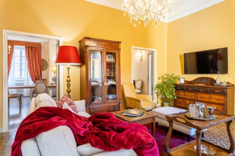 Communal lounge/ TV room, Activities, TV and multimedia, Living room, Lounge or bar, Photo of the whole room, Decorative detail, Seating area, Family