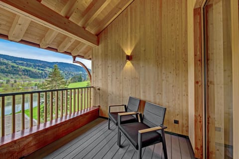 Natural landscape, View (from property/room), Balcony/Terrace, Garden view, Lake view, Mountain view