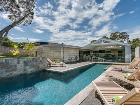 Stunning Sorrento Escape With Pool Maison in Melbourne Road