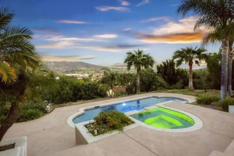 Hot Tub, Swimming pool, Swimming pool