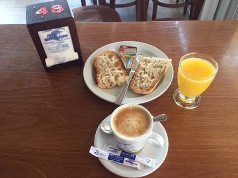 Food and drinks, Continental breakfast