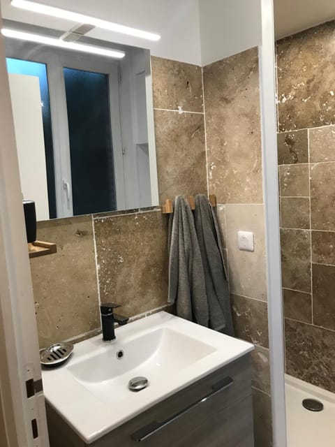 la licorne { T2 tous confort} centre ville Apartment in Normandy