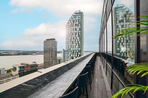 Restaurant/places to eat, Balcony/Terrace