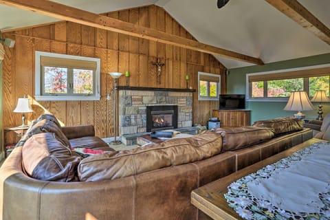 Waterfront Haven on Pines Lake Ski, Swim and Relax Haus in Coolbaugh Township