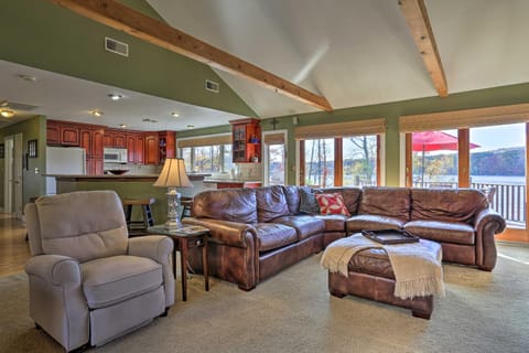 Waterfront Haven on Pines Lake Ski, Swim and Relax Casa in Coolbaugh Township