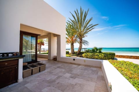 Luxury Oceanfront Condo at El Caimancito Beach Appartamento in La Paz