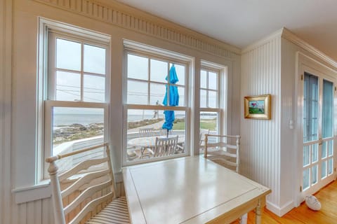 Tranquil Ocean Retreat Haus in Maine