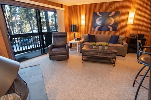 Peak 8 Village Getaway Condo: On Shuttle Route Apartment in Breckenridge