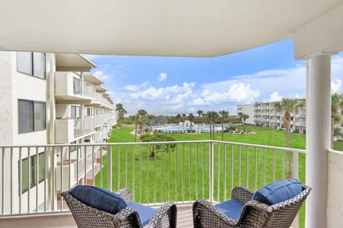 Stunning Ocean Views, Huge Patio, Heated Pool and Amenities! House in Butler Beach