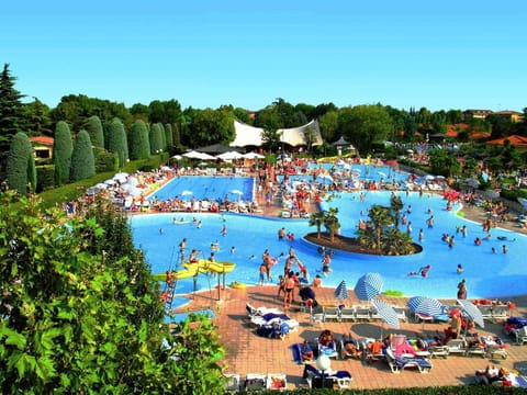 Property building, Summer, Garden, Aqua park, Swimming pool, sunbed