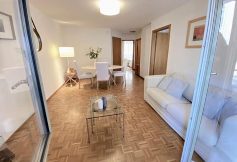 Comfortable, very well located between train station and lake! Apartment in Lausanne